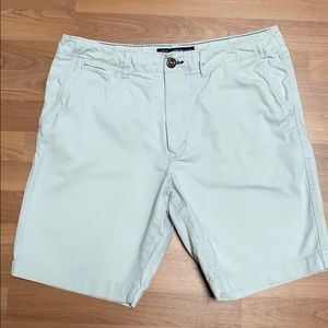 AMERICAN EAGLE Light Khaki Shorts size 33